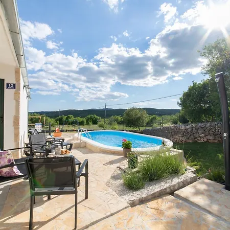 Ferienhaus Serene Retreat With Pool - Two Bedroom
