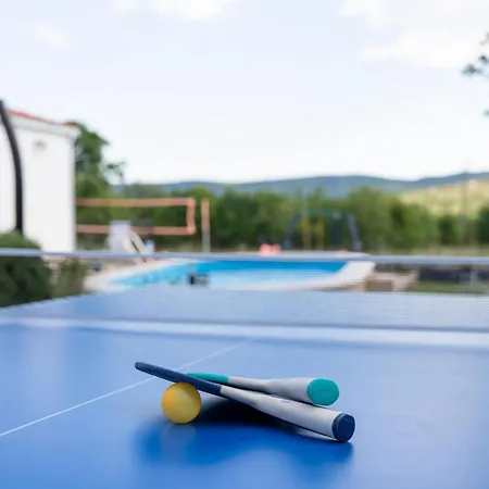 Serene Retreat With Pool - Two Bedroom Ferienhaus Veliki Brocanac
