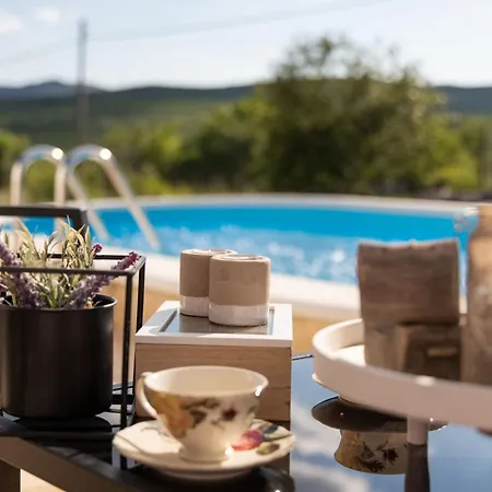 Serene Retreat With Pool - Two Bedroom Ferienhaus