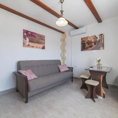 Serene Retreat With Pool - Two Bedroom Veliki Brocanac