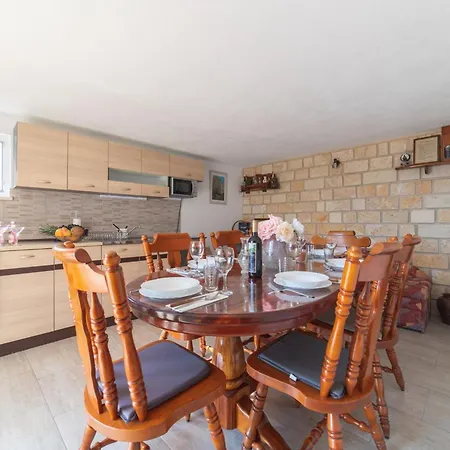Ferienhaus Serene Retreat With Pool - Two Bedroom