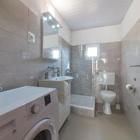 Serene Retreat With Pool - Two Bedroom * Veliki Brocanac